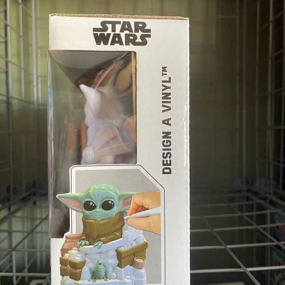 STAR WARS- ‘Design a Vinyl’ Mandalorian craft figurine. - Picture 3 of 4